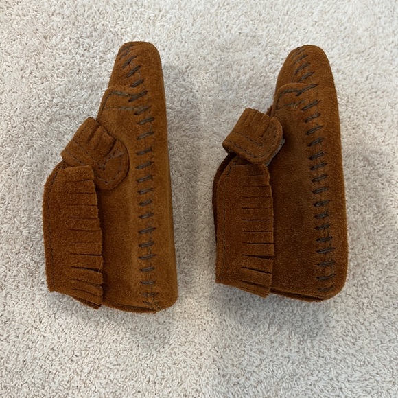 Minnetonka Genuine Suede Leather Baby Moccasins - Picture 6 of 11